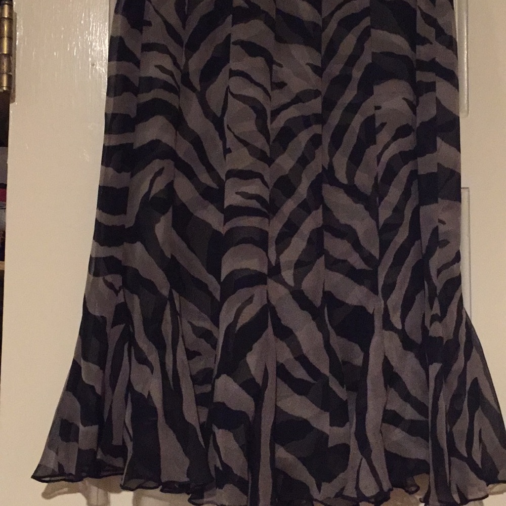 Skirt black and gray print